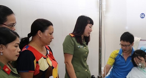 Hội Phụ nữ các đơn vị trực thuộc Bộ trưởng thăm hỏi, tặng quà Thiếu úy Đậu Thị Huyền Trâm