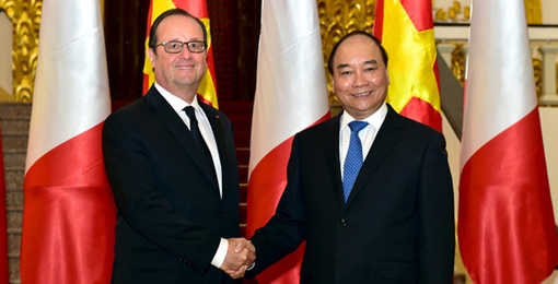 Chiêm ngưỡng món quà độc đáo Thủ tướng Nguyễn Xuân Phúc tặng Tổng thống Pháp