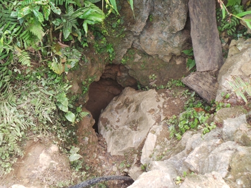 Đi chặt luồng trong rừng, một người rơi xuống hang sâu mất tích