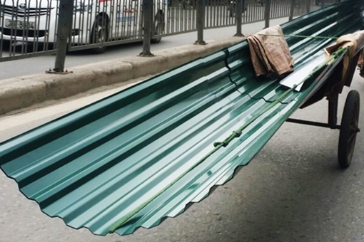 Thêm một nạn nhân bị tôn trên xe thô sơ cứa vào cổ làm tử vong