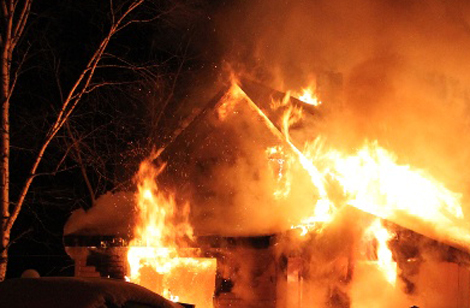 Quay lại cứu con khỏi đám cháy, cả hai bố con tử vong thương tâm 