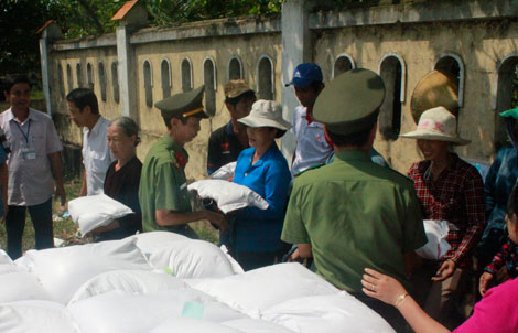 Công ty Nam Triệu ủng hộ người dân Quảng Bình 10 tấn gạo