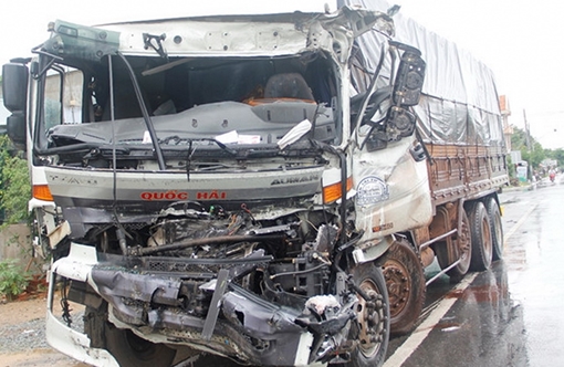 8 người thương vong trong một vụ tai nạn ô tô liên hoàn