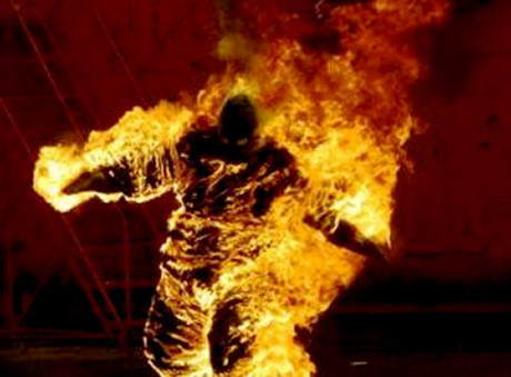 Đôi nam nữ cháy ngùn ngụt trong nhà trọ