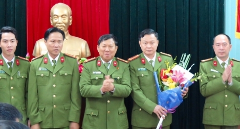 Khen thưởng các tập thể, cá nhân lập công xuất sắc