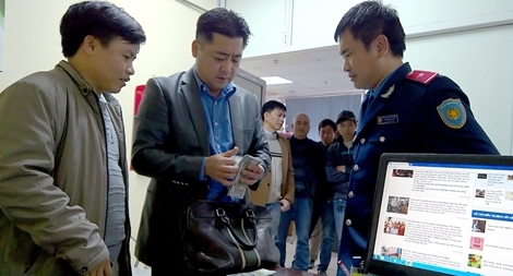 Một lái xe taxi trả lại hơn 320 triệu đồng cho khách