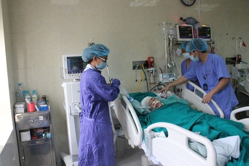 Bác sĩ ngạt thở cấp cứu người bị TNGT và “ma men” trong dịp Tết