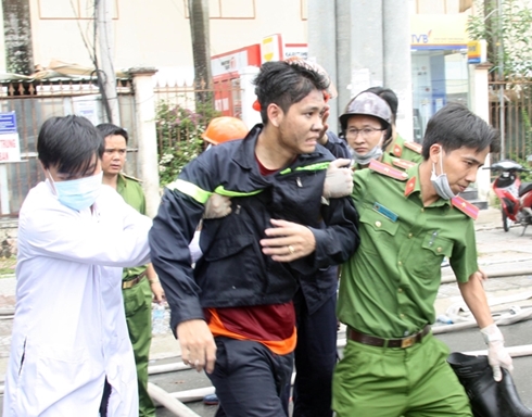 50 Cảnh sát PCCC bị thương khi chữa cháy tại Cty Kwong Lung – Meko