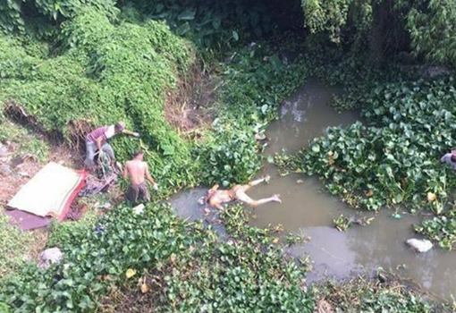 Nam thanh niên lõa thể tử vong bất thường dưới sông