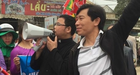 Bị phơi bày bản chất, ông Nguyễn Đình Thục lẩn tránh người dân