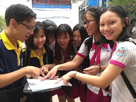 Rộn ràng ngày đầu tiên thi THPT Quốc gia