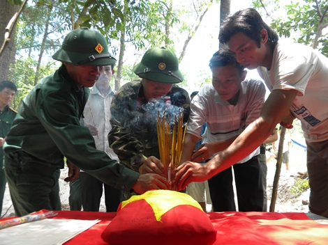 Chuyện chưa kể về những "mách bảo" của liệt sĩ trên đất nước Triệu Voi