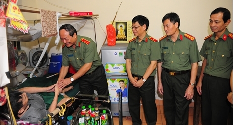 Tổng cục An ninh thăm và tặng quà tại Trung tâm điều dưỡng thương binh Thuận Thành – Bắc Ninh 