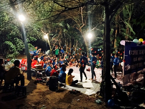 Đêm Trung thu ý nghĩa ở xóm dân cư nghèo bãi giữa sông Hồng