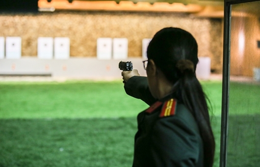 Các thiện xạ Cảnh vệ CAND phô diễn kĩ năng bắn súng “bách phát, bách trúng”