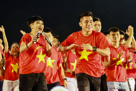 Sân Thống Nhất "vỡ tung" cùng các tuyển thủ U23 Việt Nam 