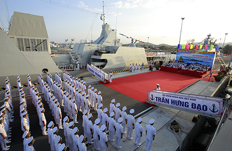 Thượng cờ hai tàu hộ vệ tên lửa tại Quân cảng Cam Ranh