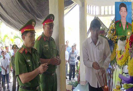 Chiến sĩ Công an quên mình cứu người đuối nước