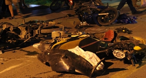 Đứng bên lề  đường, 7 người bị ô tô đâm thương vong