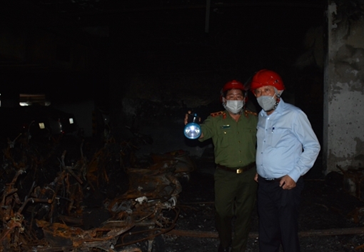 Phó Thủ tướng Thường trực kiểm tra hiện trường vụ cháy chung cư Carina Plaza