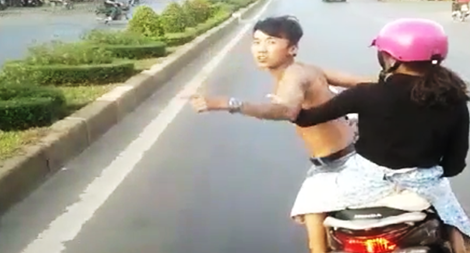 "Yêng hùng" lạng lách, chặn đầu xe khách bị phạt nặng