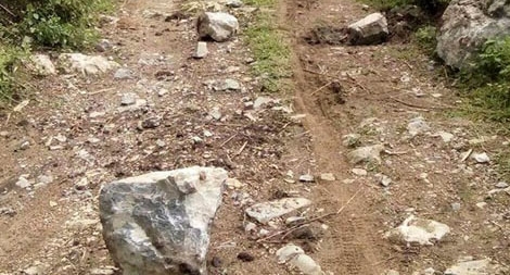 Mẹ con cô giáo vào núi tìm bò bị đá rơi tử vong