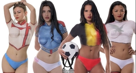 Người mẫu khoe "body painting" nóng bỏng chào đón World Cup 2018