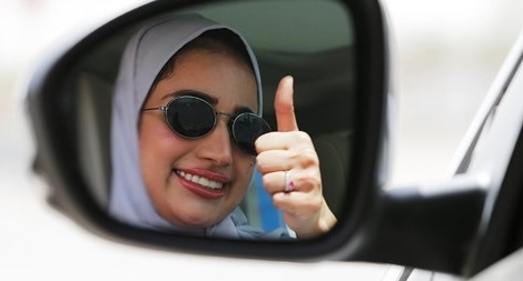 Niềm vui sướng tột độ của phụ nữ Saudi Arabia được chính thức lái ô tô