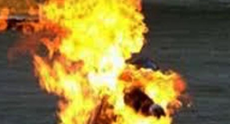 Ghen tuông, U50 tạt xăng đốt chồng hờ tử vong