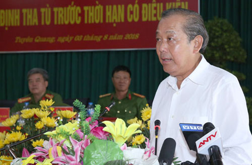 Trại giam Quyết Tiến công bố quyết định tha tù trước thời hạn có điều kiện