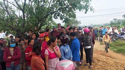 (RÚNG ĐỘNG) 4 người trong gia đình chết trong tư thế treo cổ