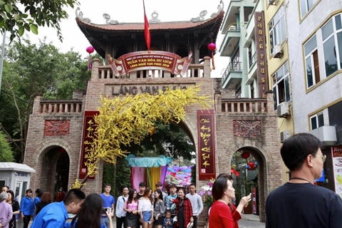 Khai mạc Tuần văn hoá du lịch – Thương mại Làng lụa Vạn Phúc