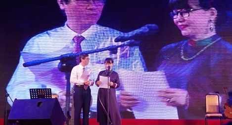 Ngàn người cùng hát "Nối vòng tay lớn" tại Huế 