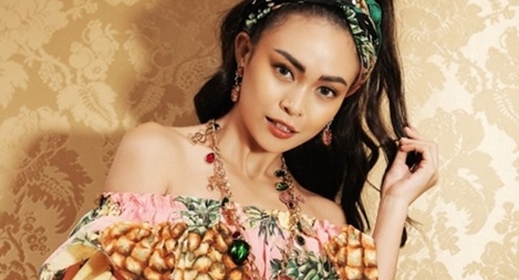 Mâu Thuỷ quyến rũ trong sắc màu nhiệt đới 