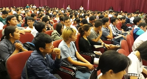 Rồng rắn xếp hàng xin chữ kí của “Nguyễn Nhật Ánh thứ hai”