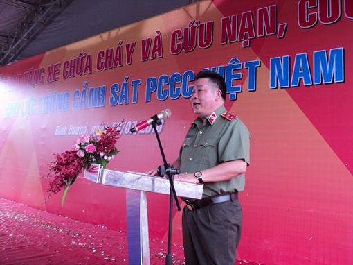 Cảnh sát PCCC tiếp nhận 30 xe chuyên dụng