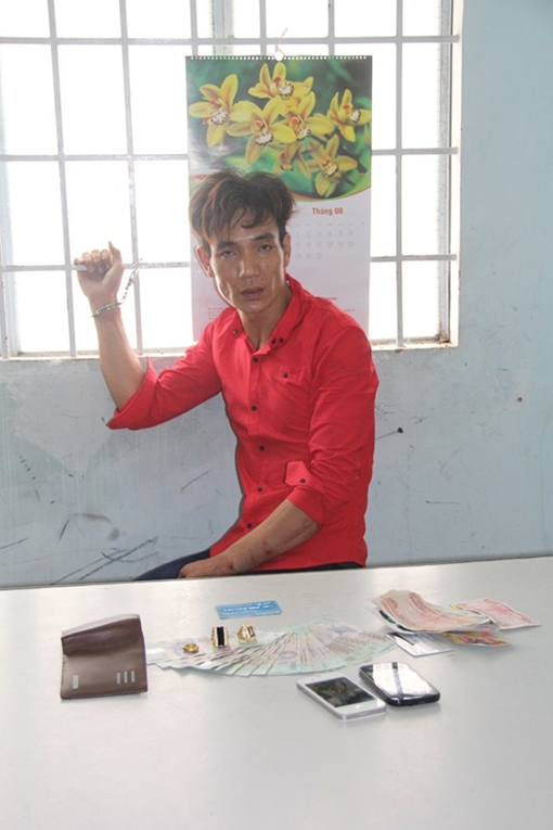 "Nghiên cứu" kỹ gia đình nhà trọ...để trộm vàng