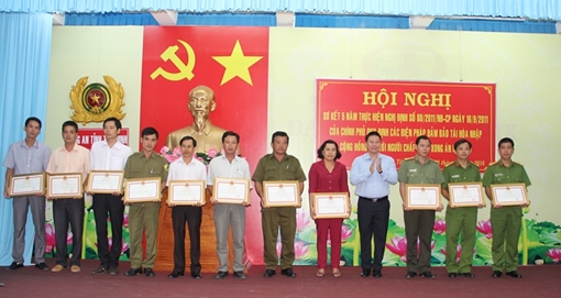 Khen thưởng 47 tập thể, cá nhân xuất sắc thực hiện các biện pháp tái hòa nhập cộng đồng