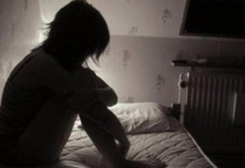 Hai thanh niên hiếp dâm bạn nhậu rồi chém người ngăn cản