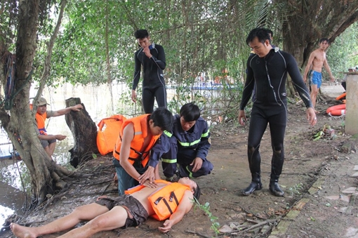 Công an Tây Ninh tập huấn kỹ năng cứu nạn, cứu hộ cho 100 người dân