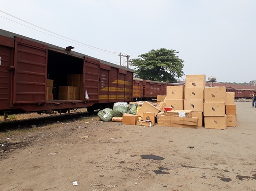 Lô hàng tiền tỷ nghi nhập lậu trên 9 toa tàu