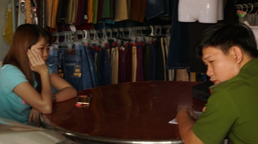 Phóng hỏa đốt kiốt trong đêm, nhiều người may mắn thoát chết