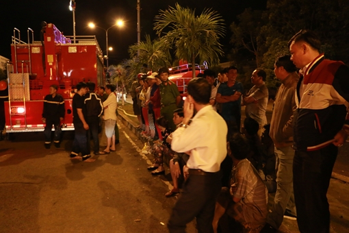 Cháy lớn cửa hàng quần áo chợ đêm, hai mẹ con tử vong