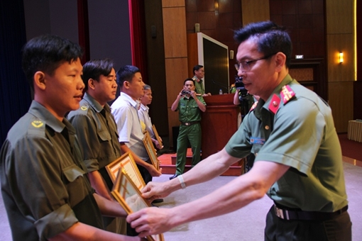 Khen thưởng hơn 300 điển hình tiên tiến xây dựng phong trào toàn dân bảo vệ ANTQ