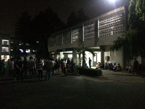 Bé trai 4 tuổi tử vong, người thân vây bệnh viện