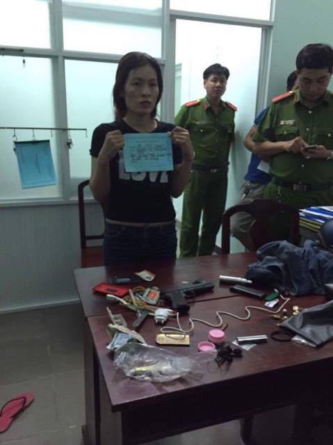 Kịp thời khống chế đôi tình nhân “thủ” súng và hàng trắng