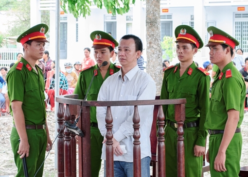 8 năm tù dành cho kẻ dùng đũa đâm chết bạn nhậu