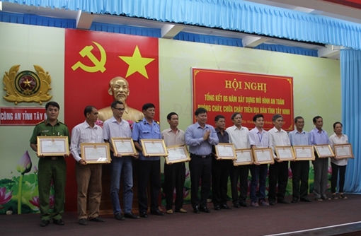  Khen thưởng 26 tập thể, cá nhân xuất sắc đảm bảo an toàn phòng cháy, chữa cháy         