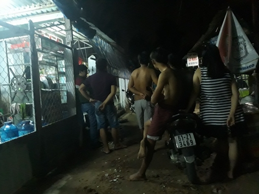 Truy sát kinh hoàng trước nhà trọ, 3 người nguy kịch