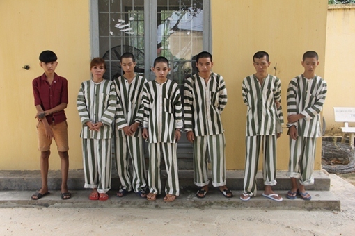 Cặp vợ chồng “hờ” điều hành đám con nuôi bán hàng trắng